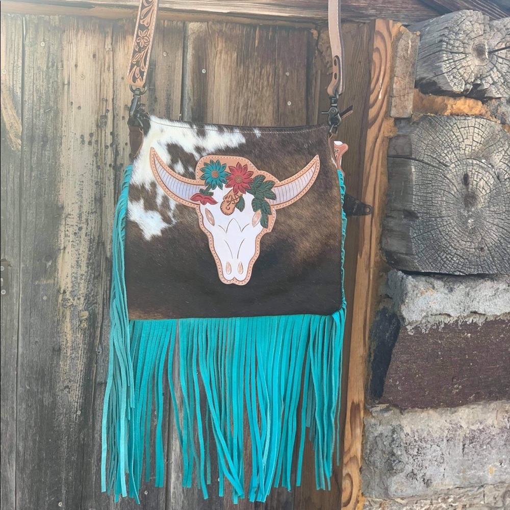 Beautiful cross body longhorn purse